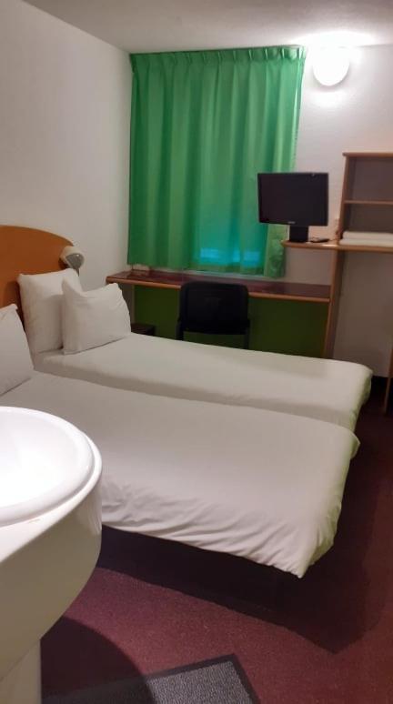 Quick Palace Nantes La Beaujoire Екстериор снимка A single room at the hotel